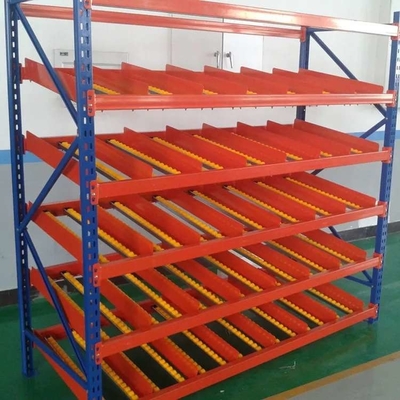 2,5 tonnes de supports cartonnent le support d'écoulement par gravité de l'orange 75mm d'écoulement dans l'entrepôt